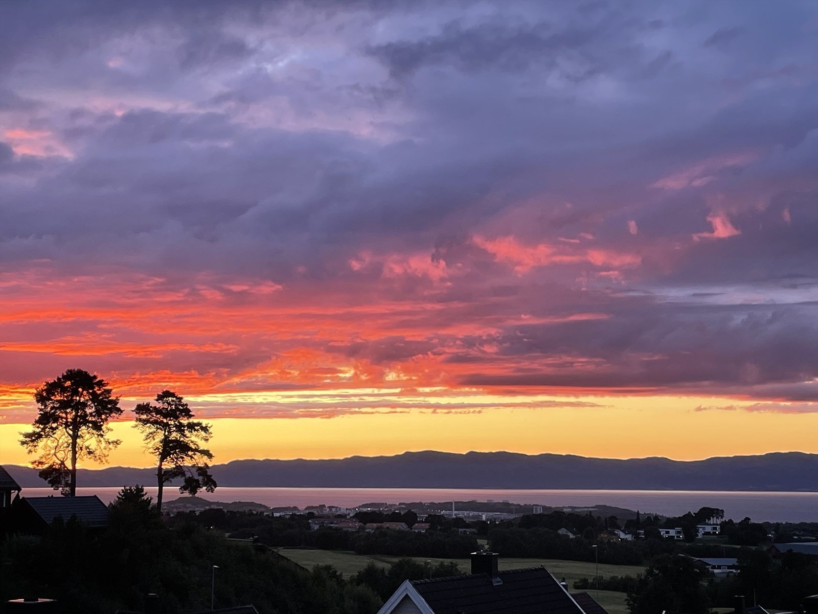 Stemningsbilde/solnedgang. Privat bilde av selger. Galleribilde