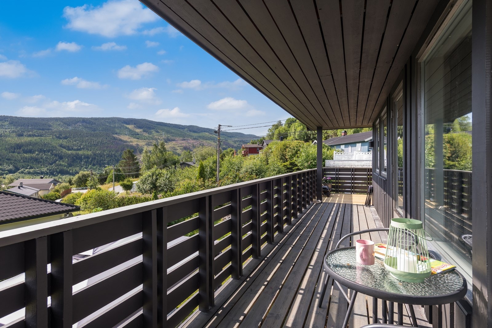 Utsikten over dalen er en sentral kvalitet ved eiendommen. Galleribilde
