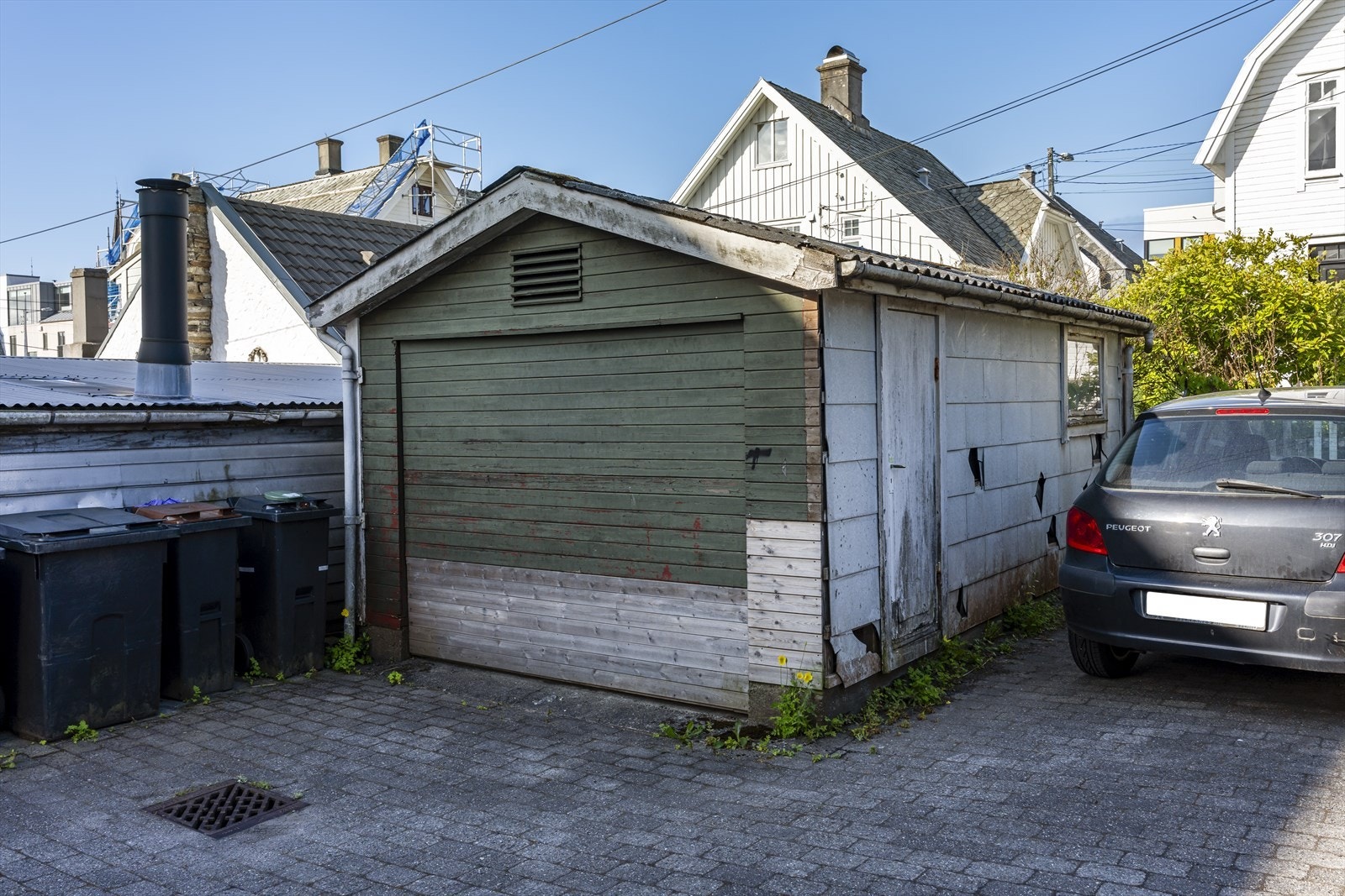 Det medfølger en garasje på 12 m² med behov for vedlikehold. Galleribilde