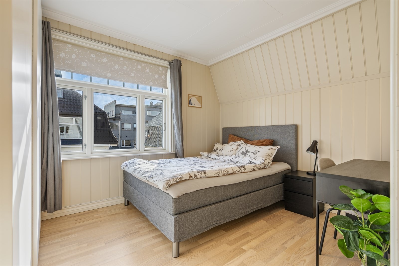 Hovedsoverommet har plass til dobbeltseng og kontorløsning. Galleribilde