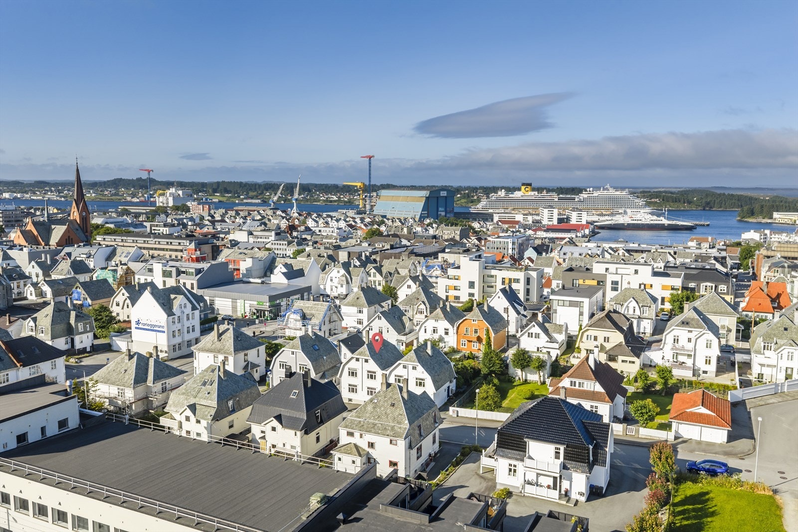 Med en sentral beliggenhet er det kun få minutters gange til butikker, servicetilbud og kollektivknutepunkt. Galleribilde