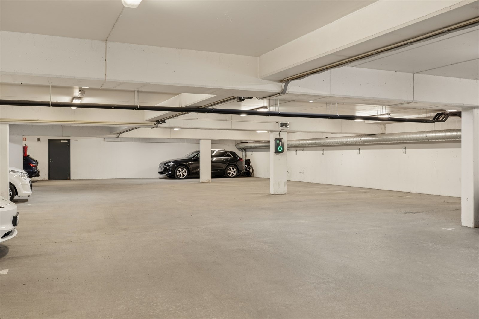 Bruksrett til parkeringsplass med mulighet for etablering av elbillader. Galleribilde