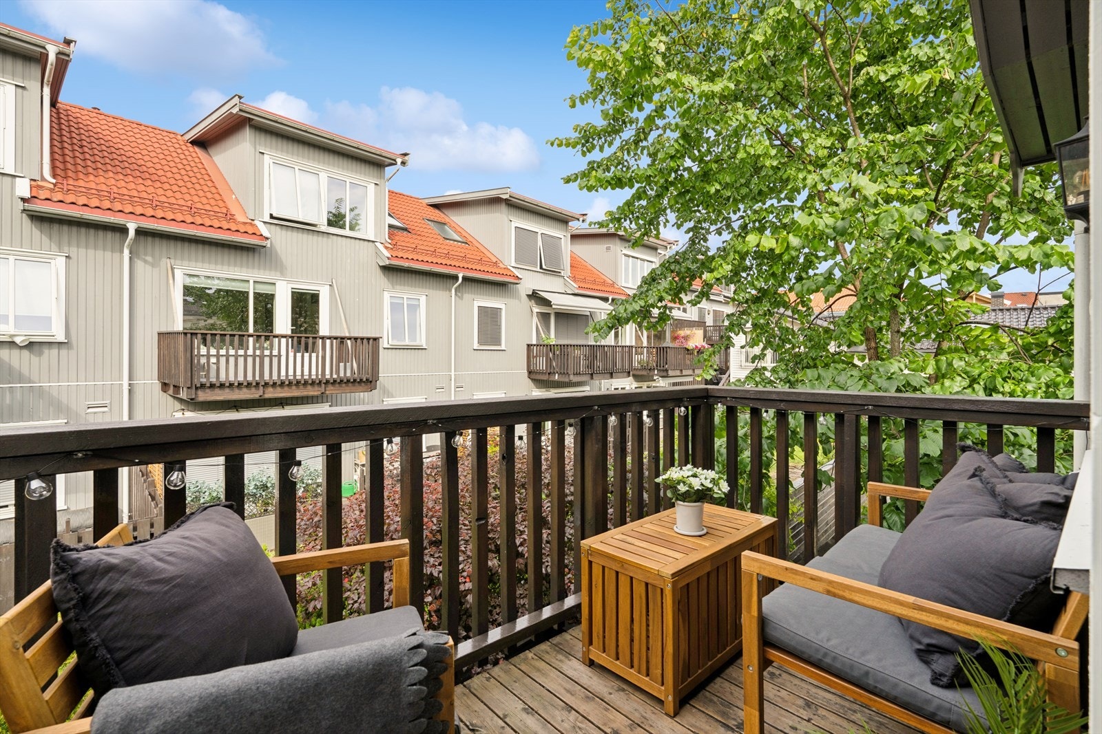 Lys 2-roms loftsleilighet med sentral beliggenhet ved Bragernes, samtidig som den ligger rolig og skjermet med balkong mot bakgård. Galleribilde