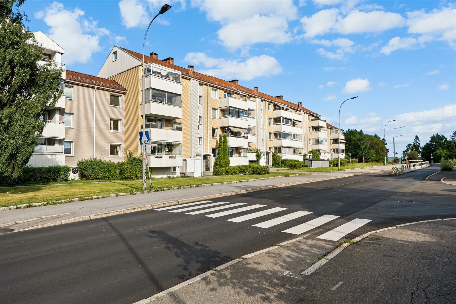 Leiligheten er tilknyttet Storgården borettslag, og har en attraktiv beliggenhet sentralt på Manglerud. Galleribilde