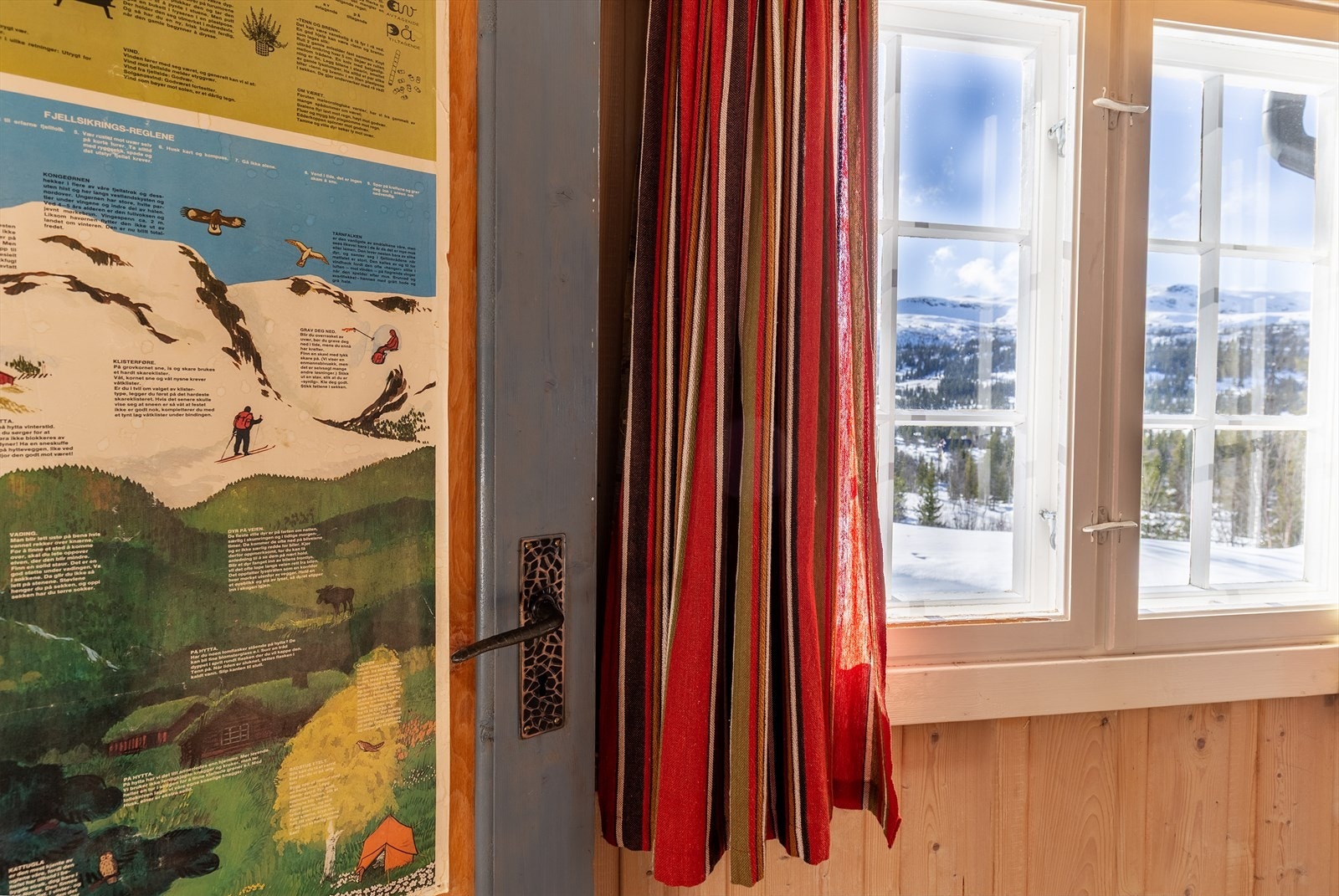 Velkommen til et fint utgangspunkt for turer på sommer og vinter rett utenfor hyttedøra (foto:oah-o) Galleribilde