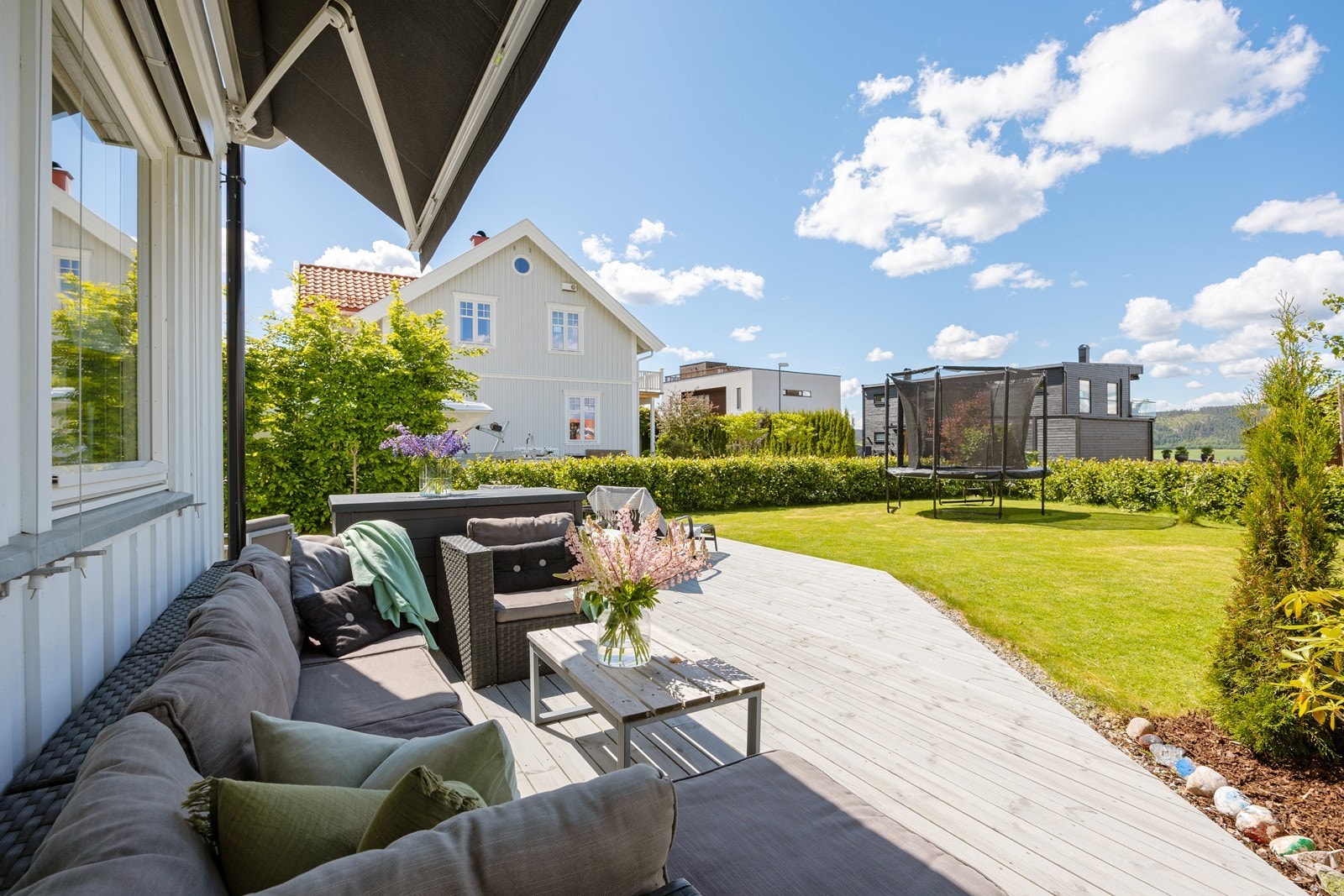 Terrassen er på ca. 50 kvm og byr på rikelig med muligheter for å møblere etter eget ønske. Galleribilde