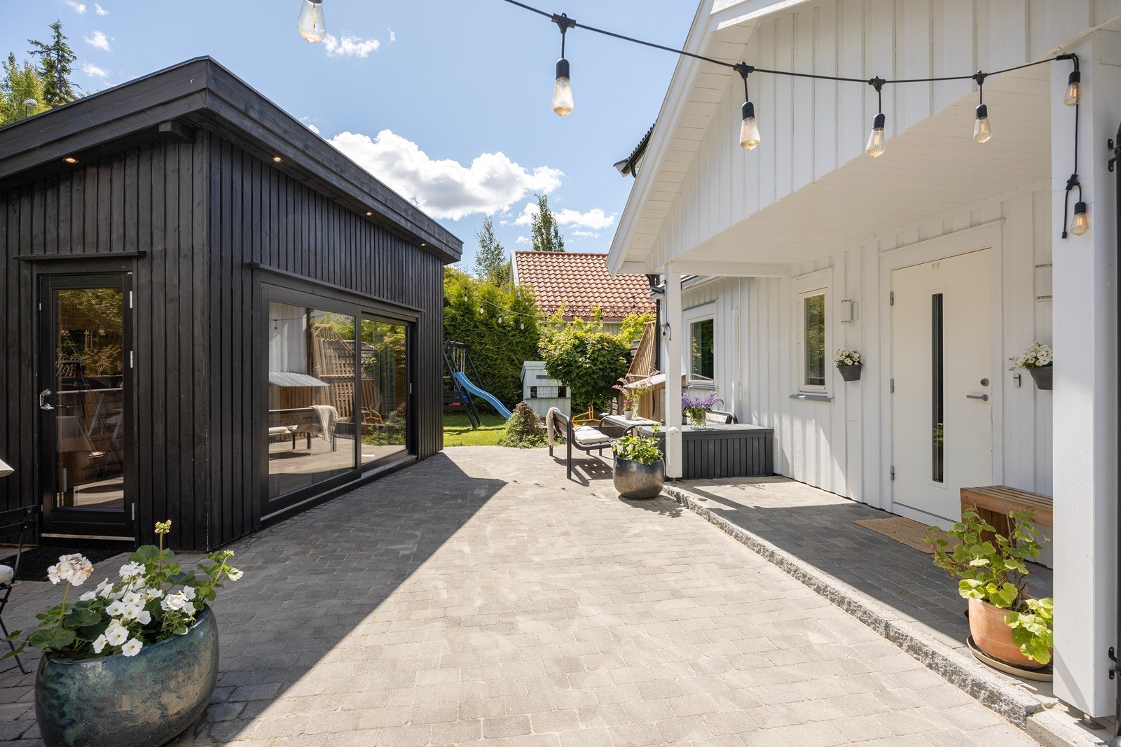 Vinterhagen som kan brukes hele året, ligger ved inngangspartiet og har et areal på ca. 13 kvm. Galleribilde