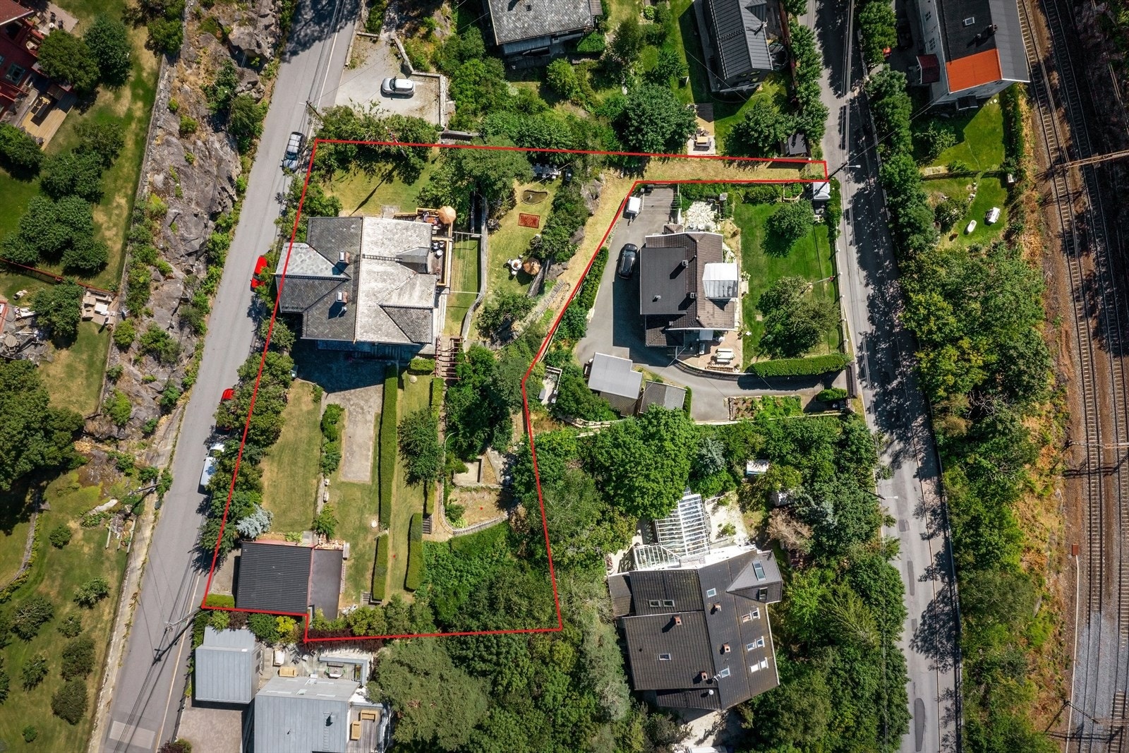 En eiendom som må oppleves (tomtegrenser inntegnet er omtrentlige) Galleribilde