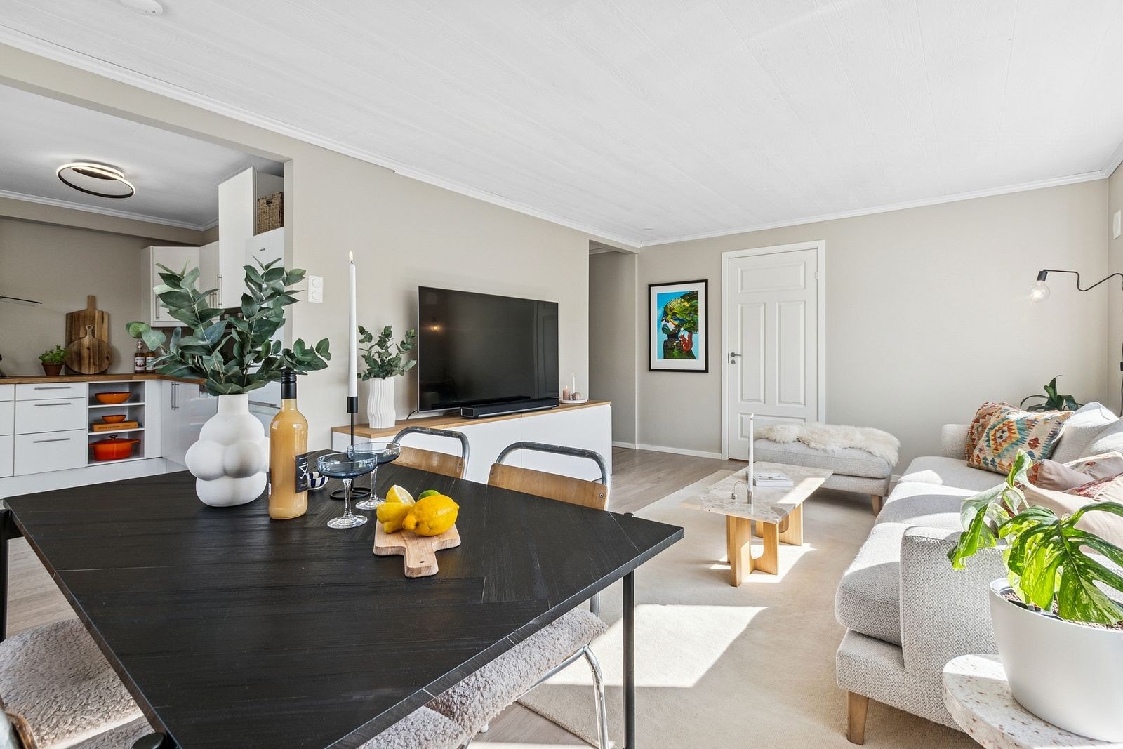 Åpen stue/kjøkkenløsning. Galleribilde