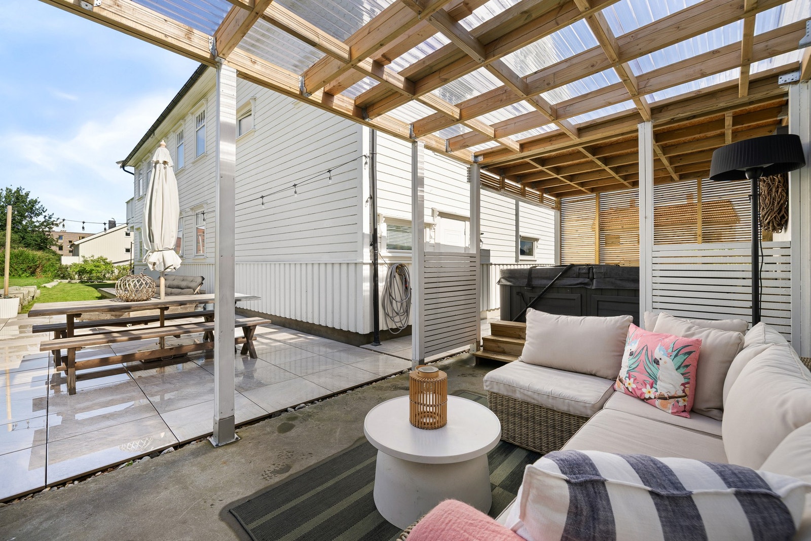 Overbygget terrasse med mulighet for jaccuzzi og utekjøkken. Galleribilde