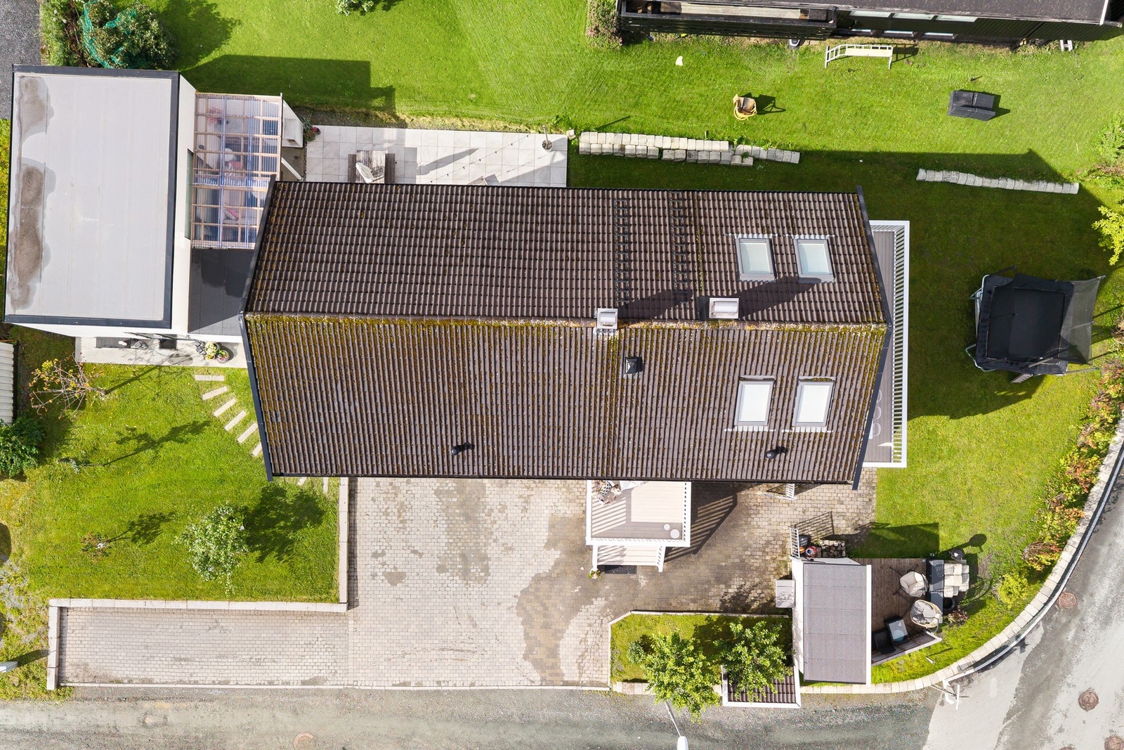 Dronebilde av eiendommen. Galleribilde