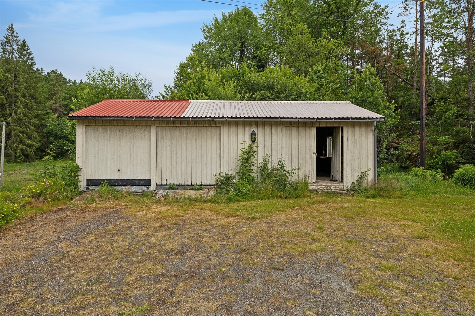 Frittstående garasje. Galleribilde