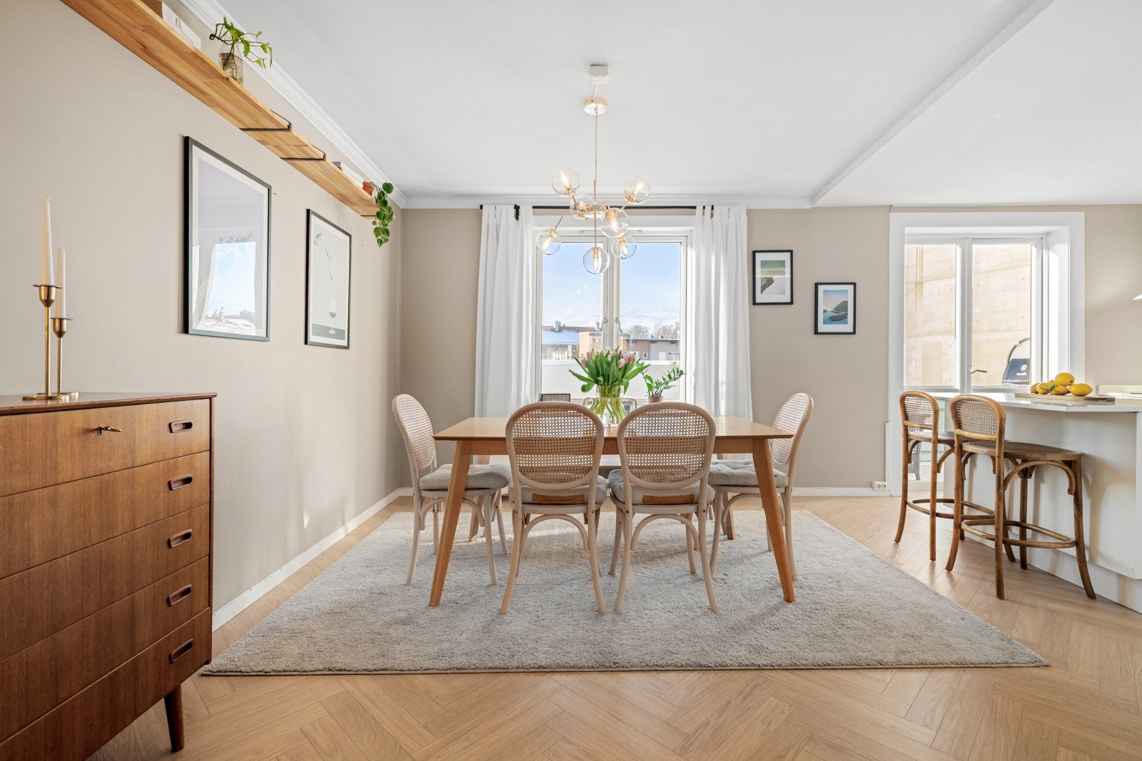 Kaja Fossberg presenterer Københavngata 4A - En innholdsrik og gjennomført toppleilighet over to plan med gode materialvalg og smarte romløsninger. Galleribilde