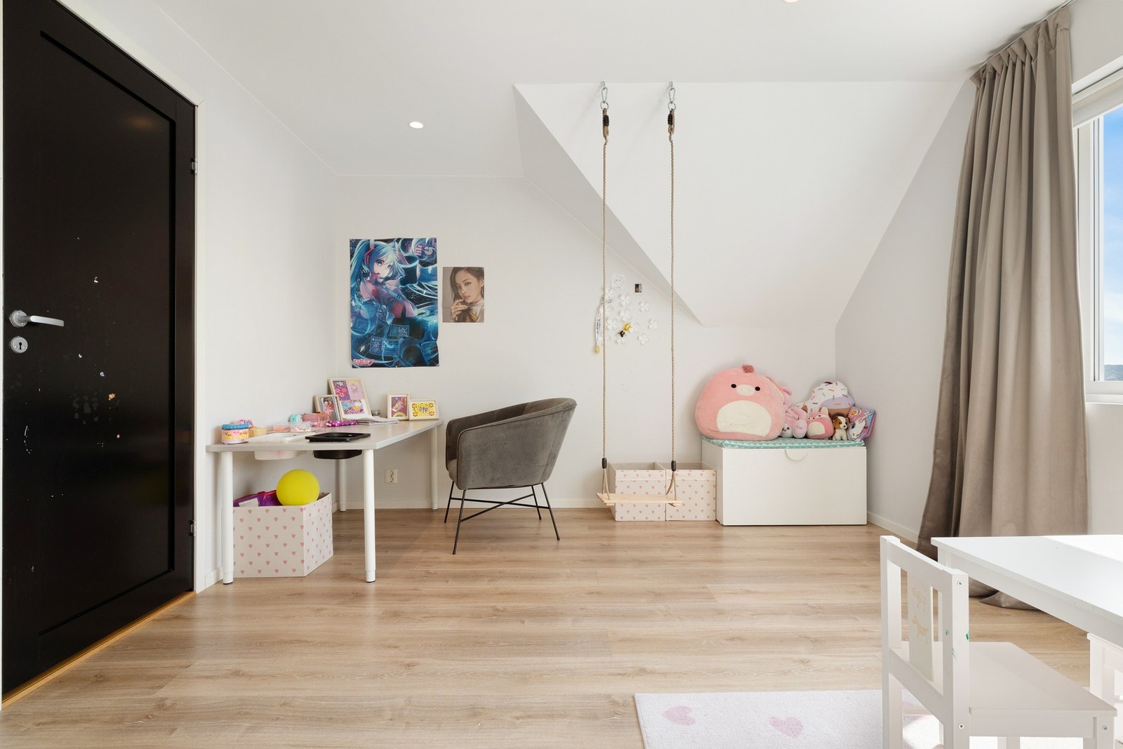 Også på disse er det god plass til seng, nattbord og garderobe Galleribilde