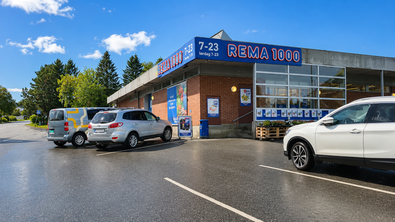 Rema 1000 ligger kun 5 minutters gange fra boligen. (Været er redigert med KI) Galleribilde