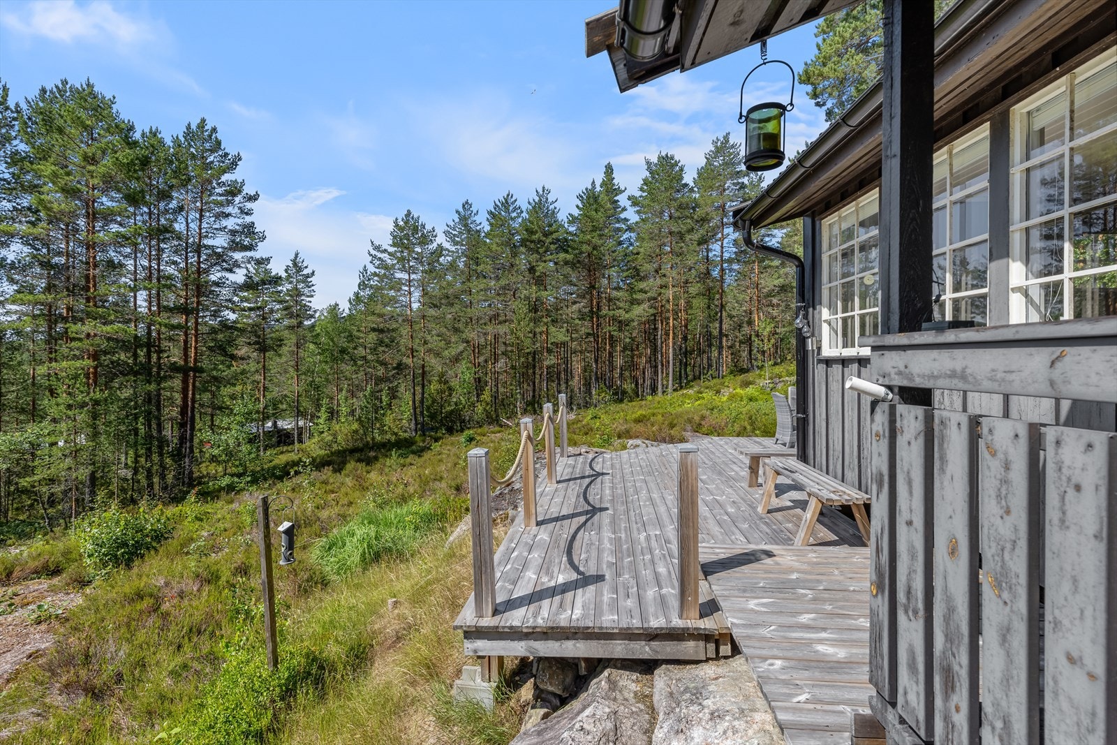 Her ligger du skjermet til i et stille område med lite gjennomgangstrafikk, noe som gir en helt egen ro og privatliv - perfekt for deg som ønsker å trekke deg bort fra hverdagens tempo og finne den ekte hytte følelsen Galleribilde