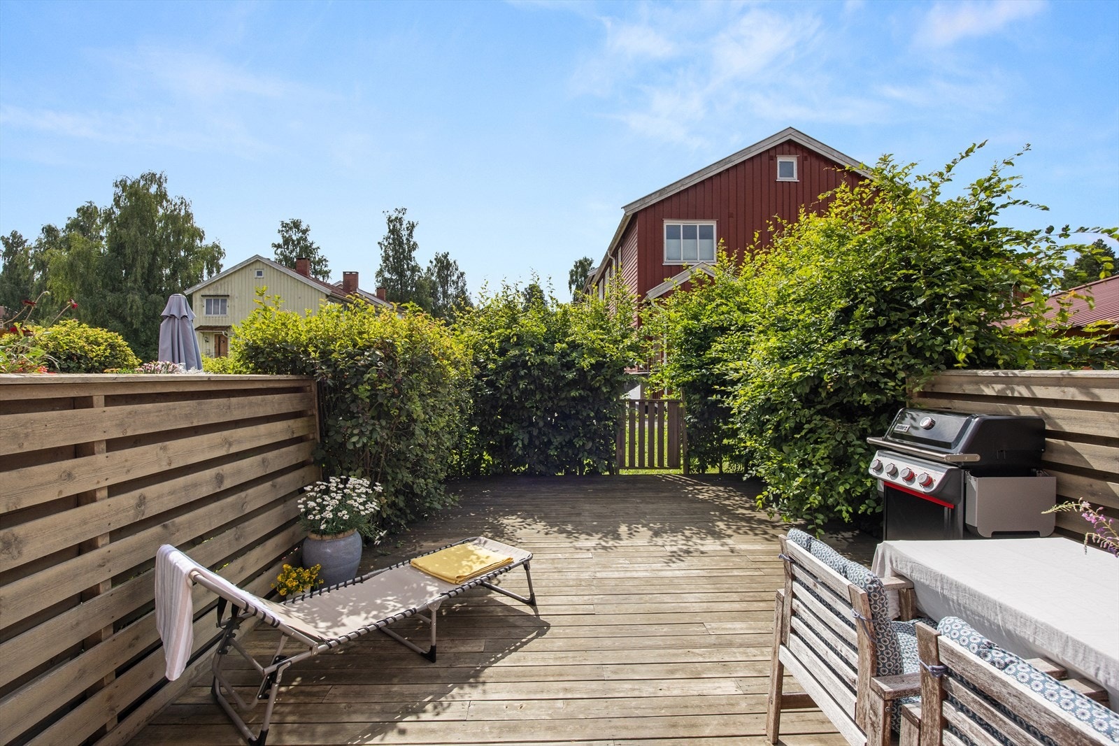 Her bor du skjermet og rolig til, med umiddelbar tilgang til skog og mark. Galleribilde