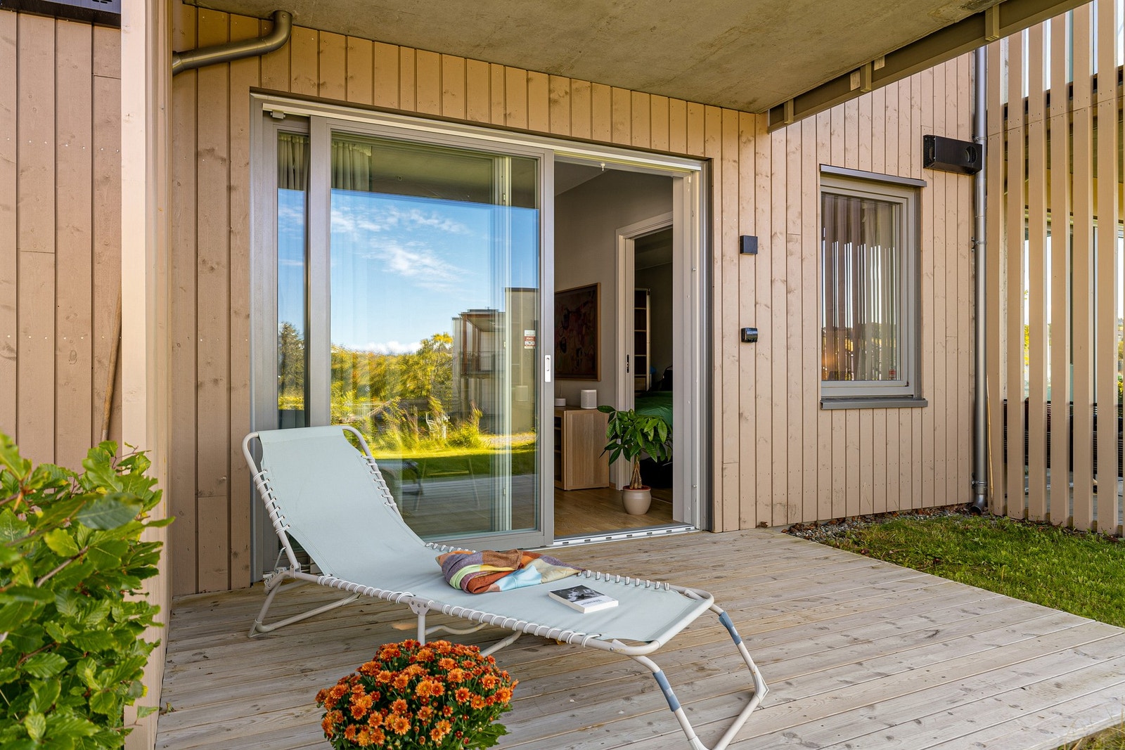 Fra stuen har man utgang til en herlig vestvendt platting på 8,2m². Galleribilde