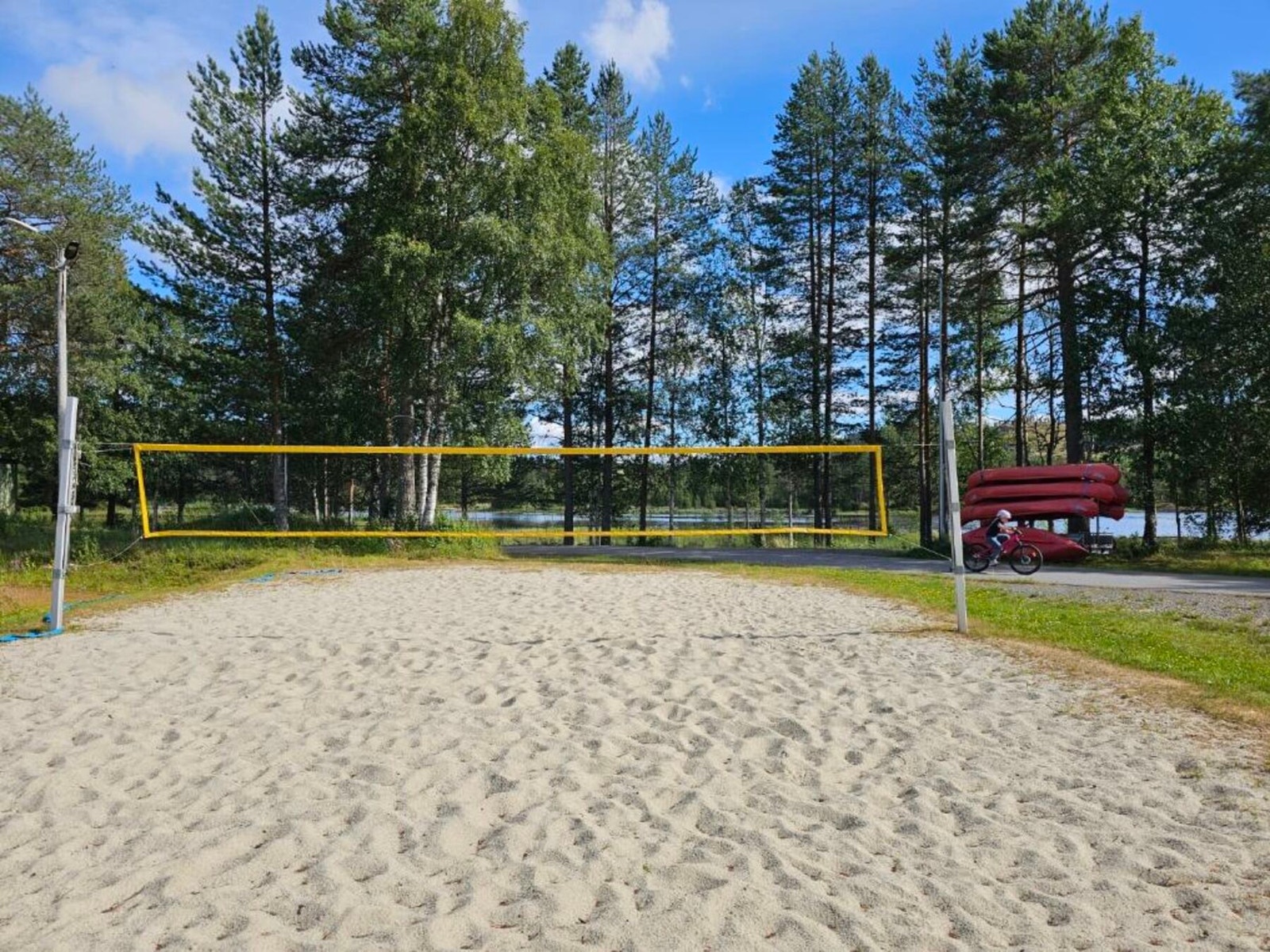Sandvolleybane, 5 minutters gangavstand. Galleribilde