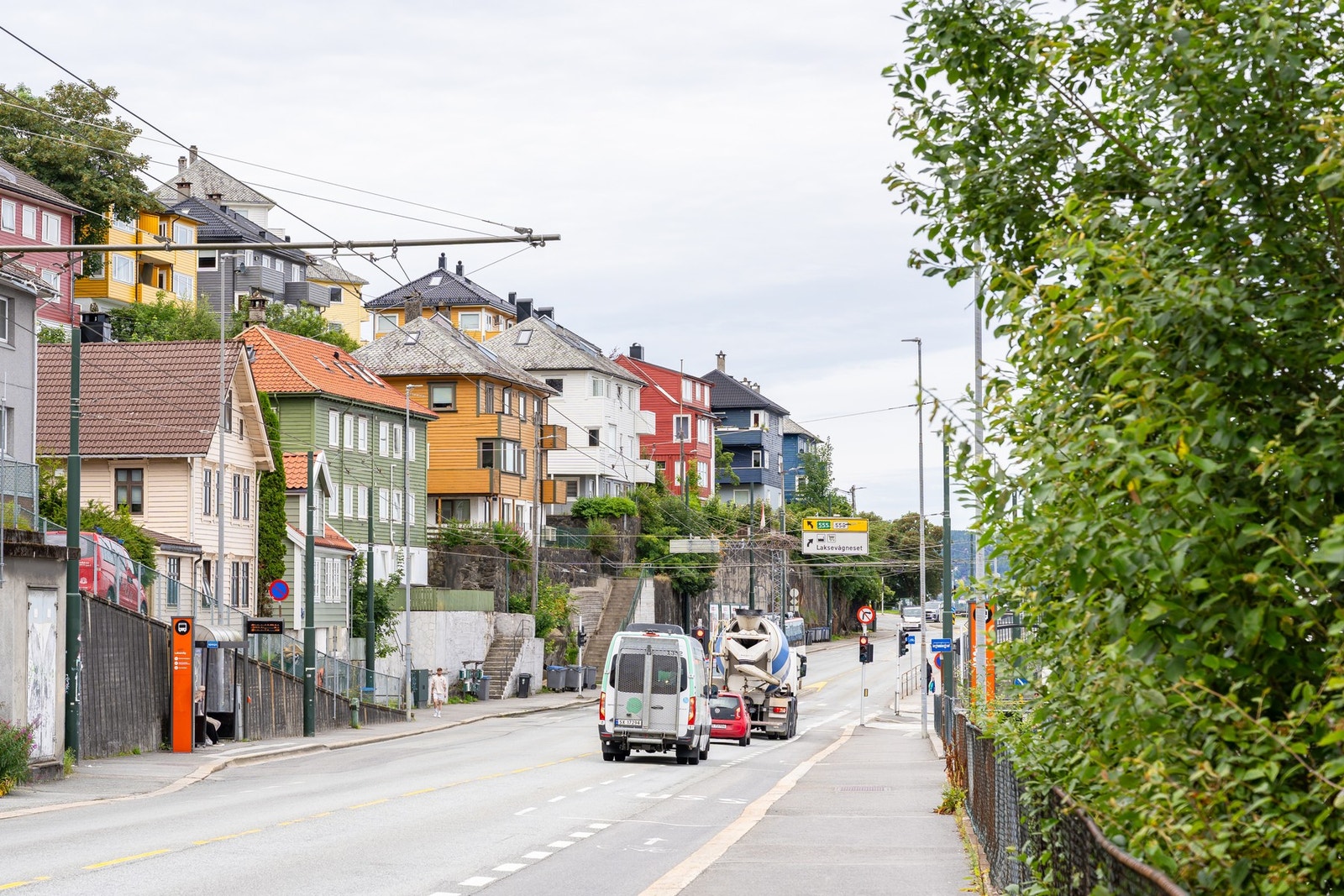 Her bor man svært sentralt til med gangavstand til dagligvarebutikk og Laksevåg senter. Galleribilde