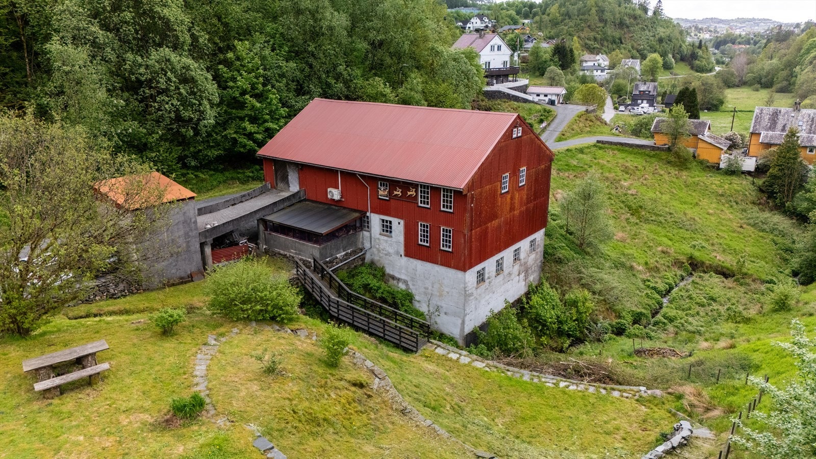 Velholdt driftsbygning fra 1964 Galleribilde