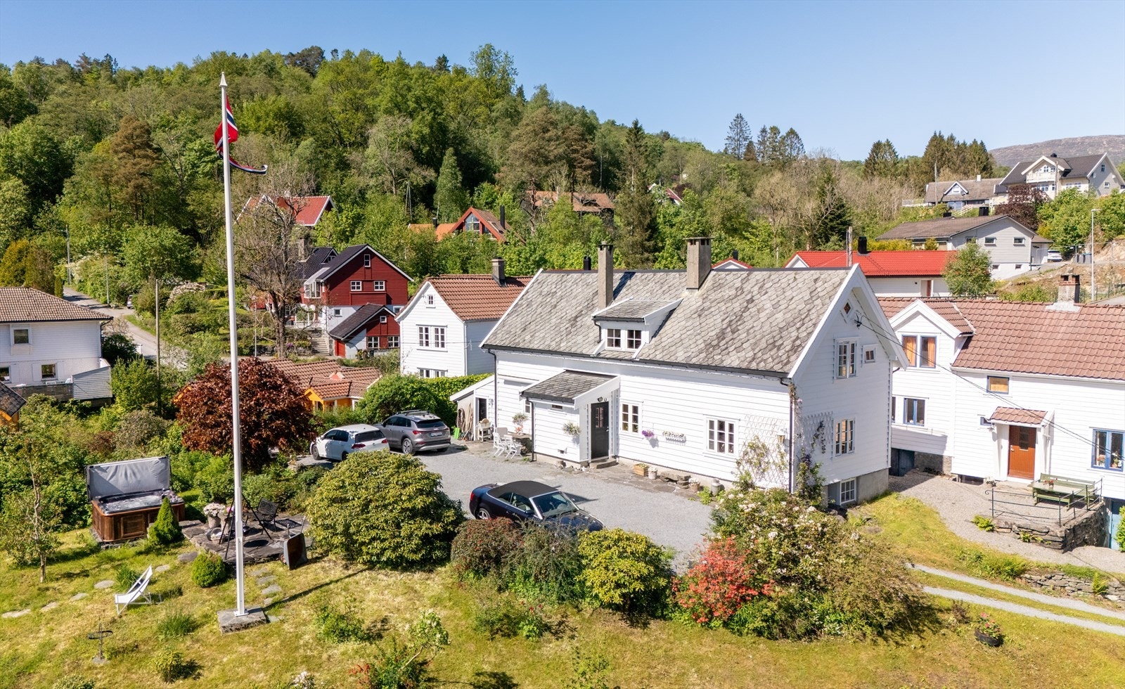 https://hjem.no/property/000598/6a21c4f59bd54a69a40b79b9?keywords=Sanddalsvegen+36&sorting=relevance Galleribilde
