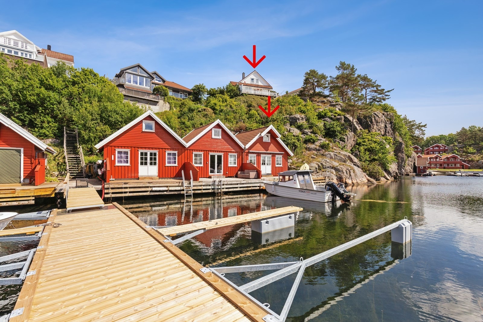 Velkommen til Vaktodden 12 - En flott eiendom med nydelig utsikt og stor sjøbod presentert av Kristoffer Munksgaard i Eiendomsmegler Norge Galleribilde