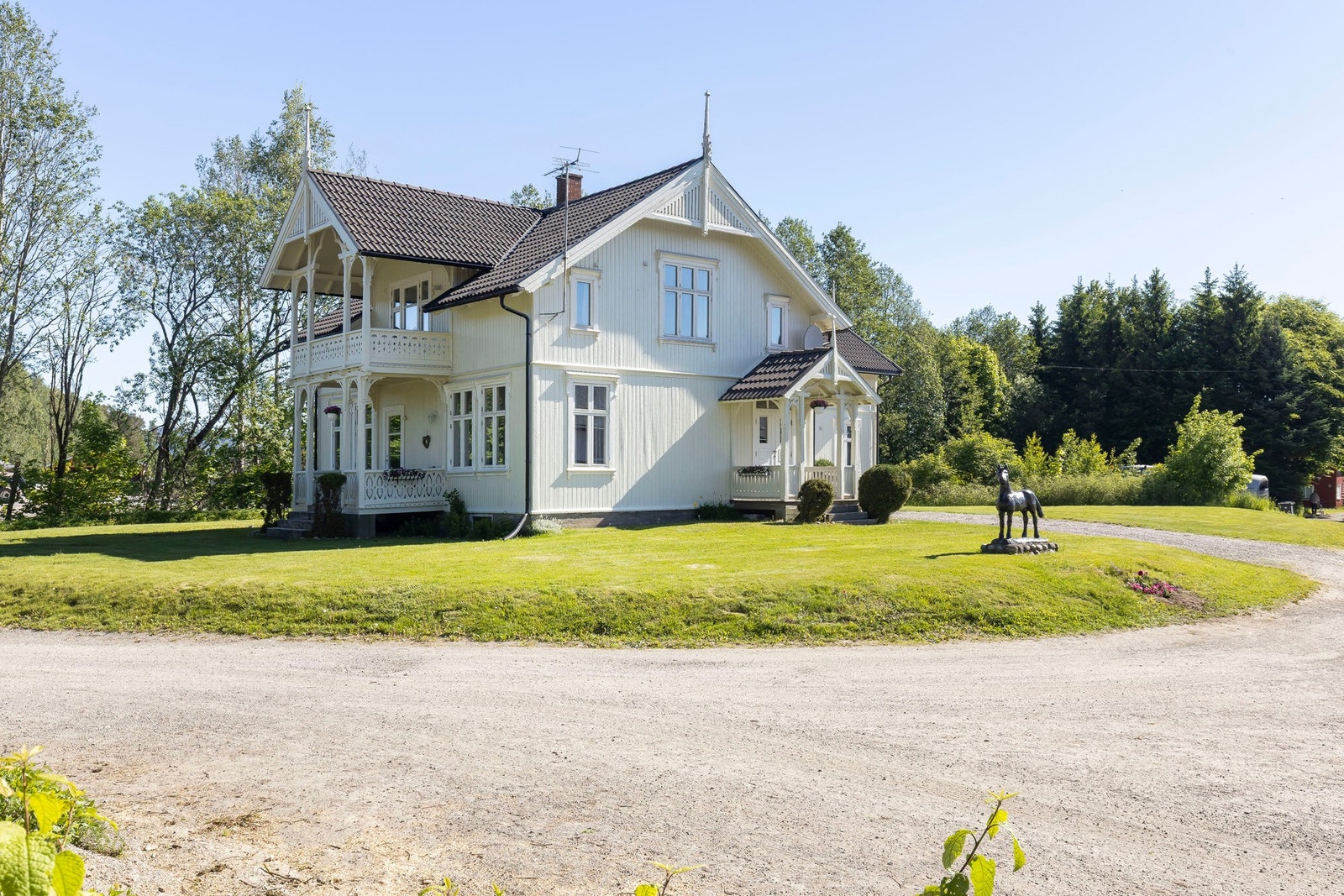 Nydelig våningshus i sveitserstil som ble oppgradert i 1987 Galleribilde