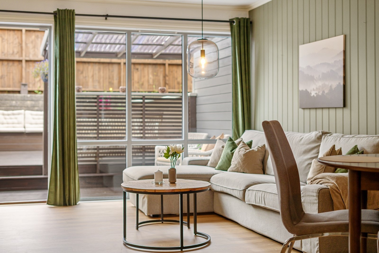 Moderne rekkehus med gjennomgående god standard og en arealeffektiv planløsning. Galleribilde
