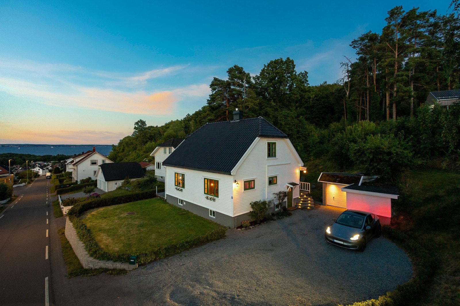 Vakkert kveldslys med fjorden og Braarudåsen Galleribilde