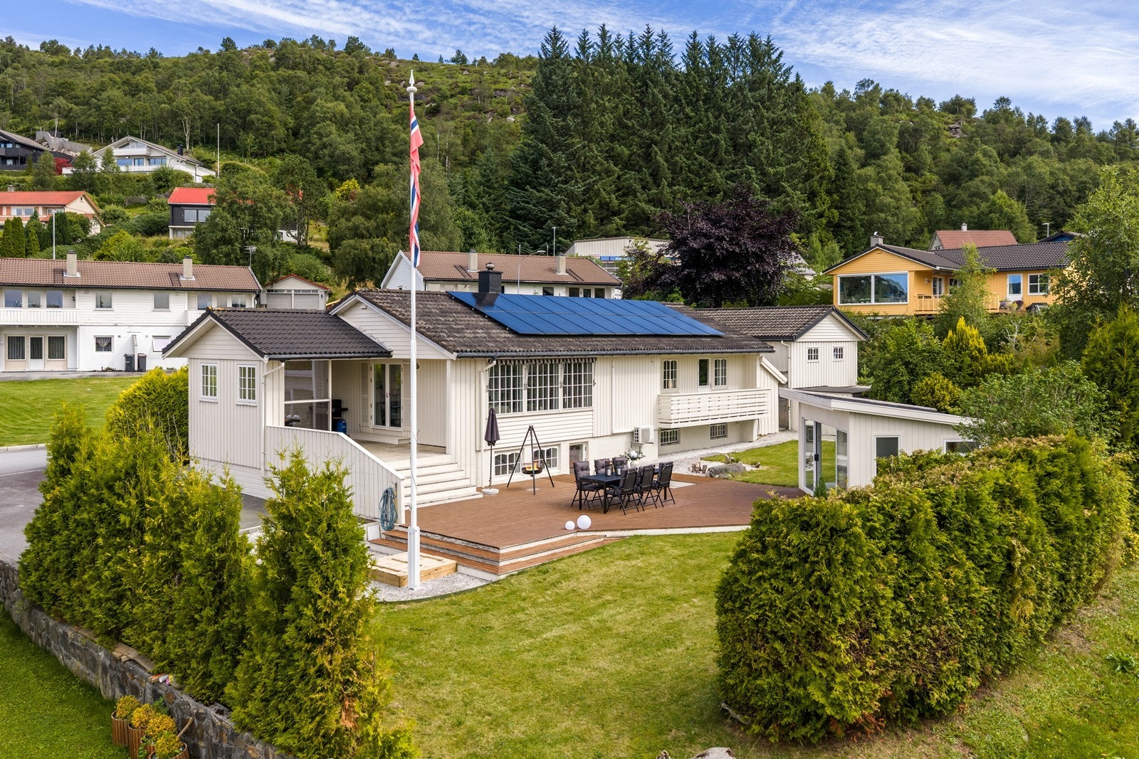 Velkommen til Aksdalsvegen 177 - Presentert av Eiendomsmegler Lars Erik Sørgård v/Aktiv Haugesund! Foto: Vestbris. Galleribilde