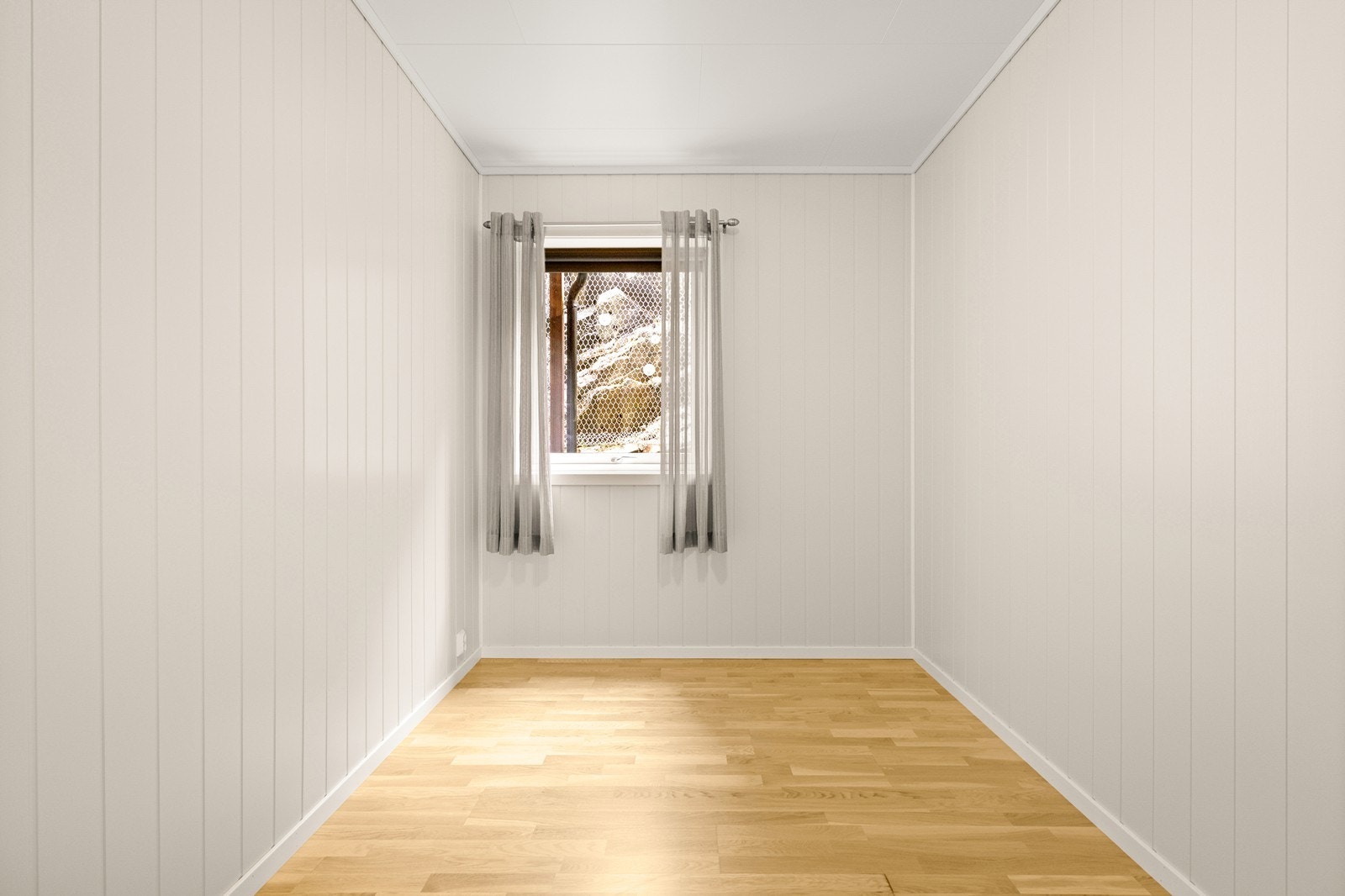 Soverom 2 har et areal på 7,6 m², og egner seg ypperlig som barnerom, gjesterom og/eller kontor. Galleribilde