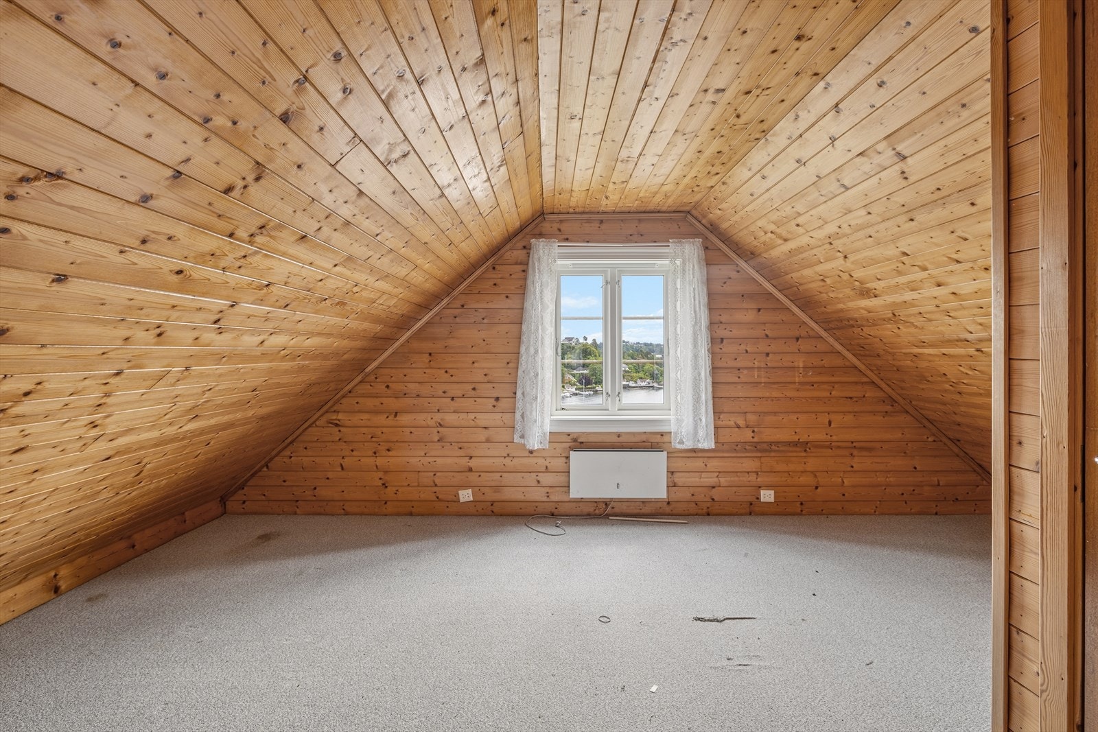 Loft på tilbygg (ikke godkjent for varig opphold). Galleribilde