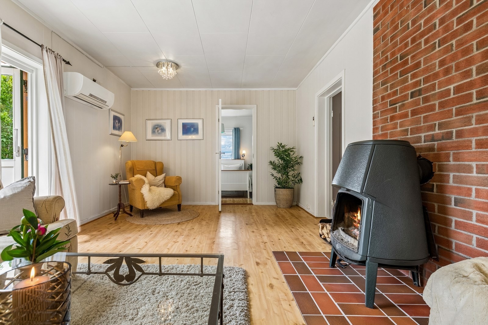 Lyse veggflater i stuen. Galleribilde