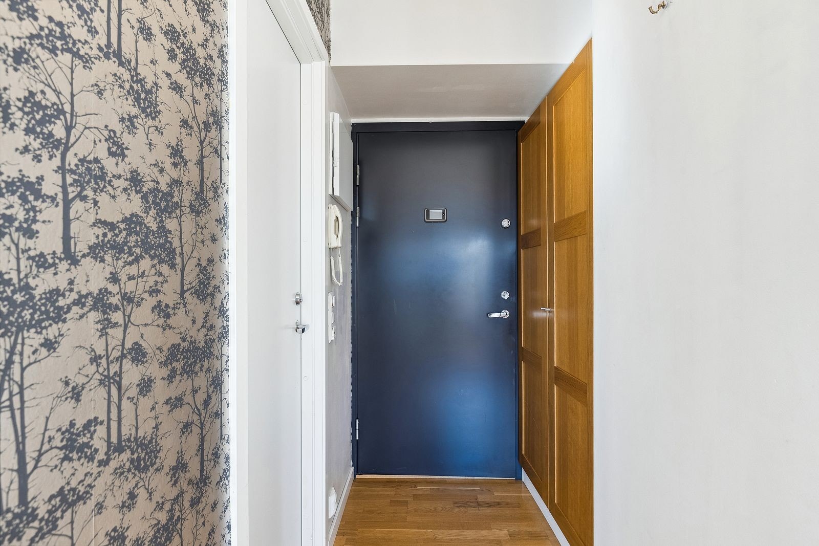 Varmes opp ved bruk av gulvvarme. Galleribilde