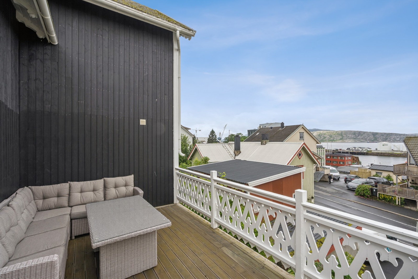 Terrasse på ca. 17 m² i tilknytning til første etasje. Galleribilde