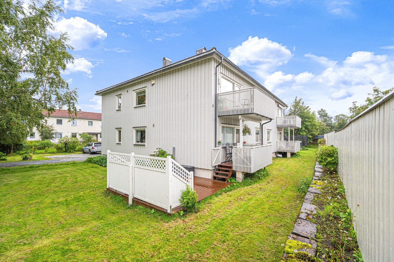 Borettslaget består av totalt 14 leiligheter fordelt på 3 forskjellige hus. Selsbakkvegen 2 består av 6 leiligheter. Galleribilde