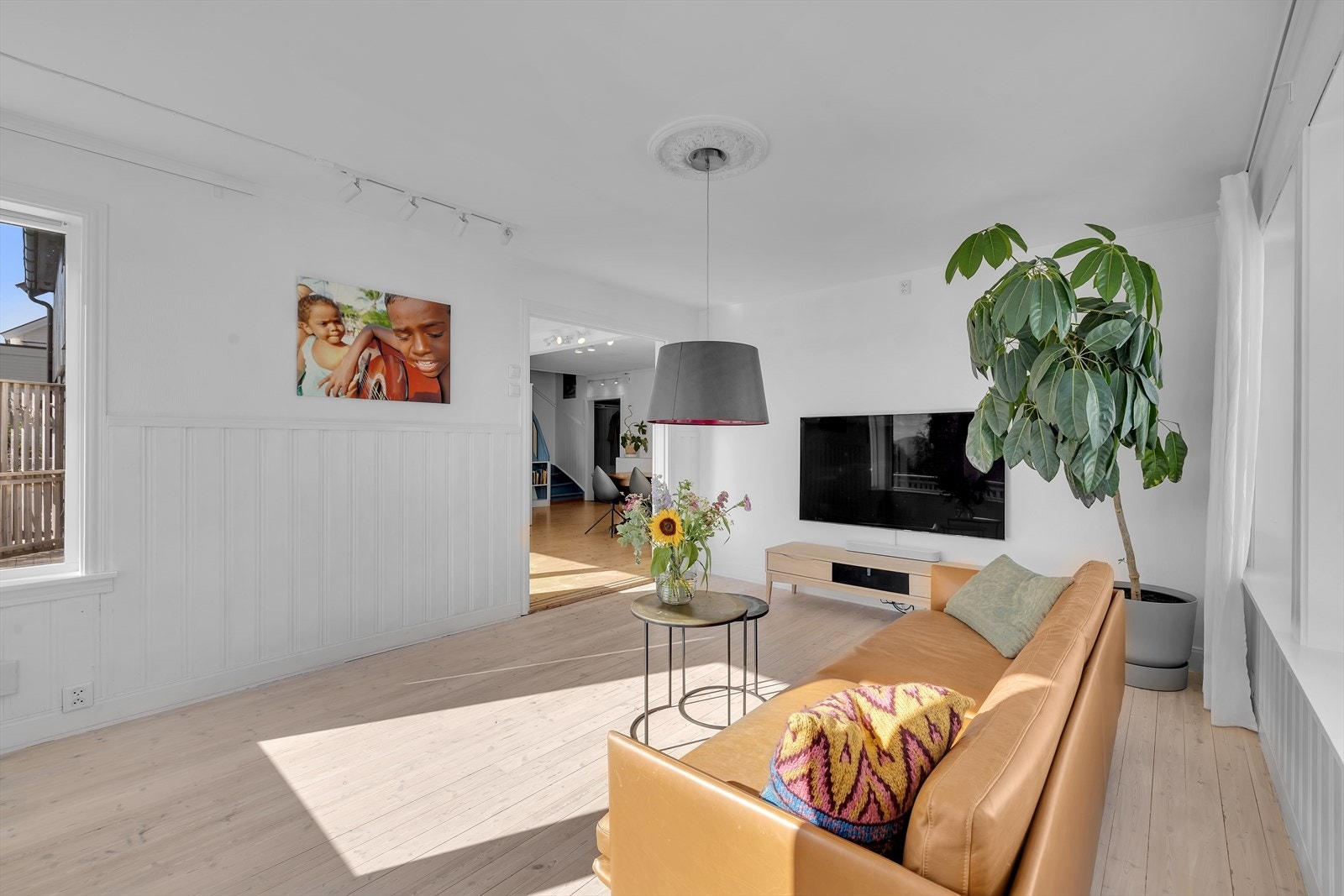 Det er god plass og mulighet for å etablere flere oppholdssoner for familien. Galleribilde
