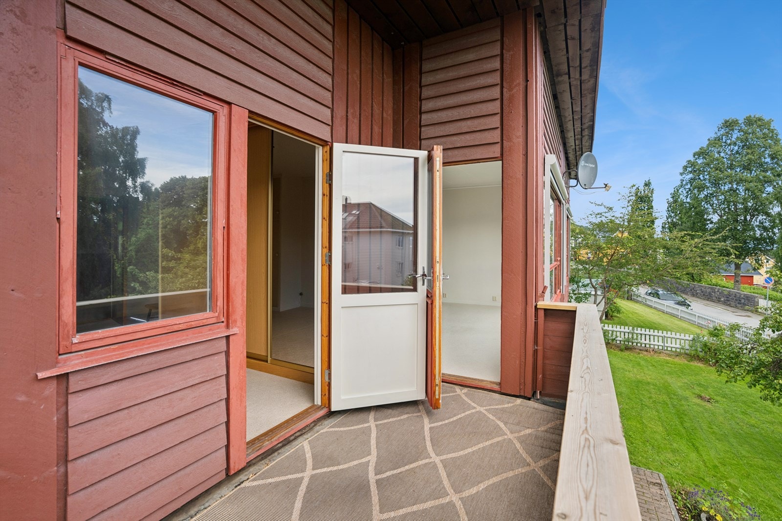 Verandaen har adkomst fra både stue og soverom. Galleribilde