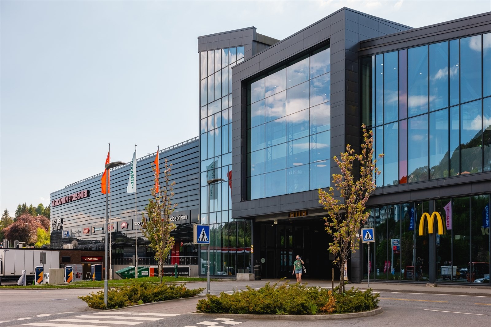 Kort vei til Vestkanten Storsenter med et bredt utvalg av butikker og servicetilbud. Galleribilde
