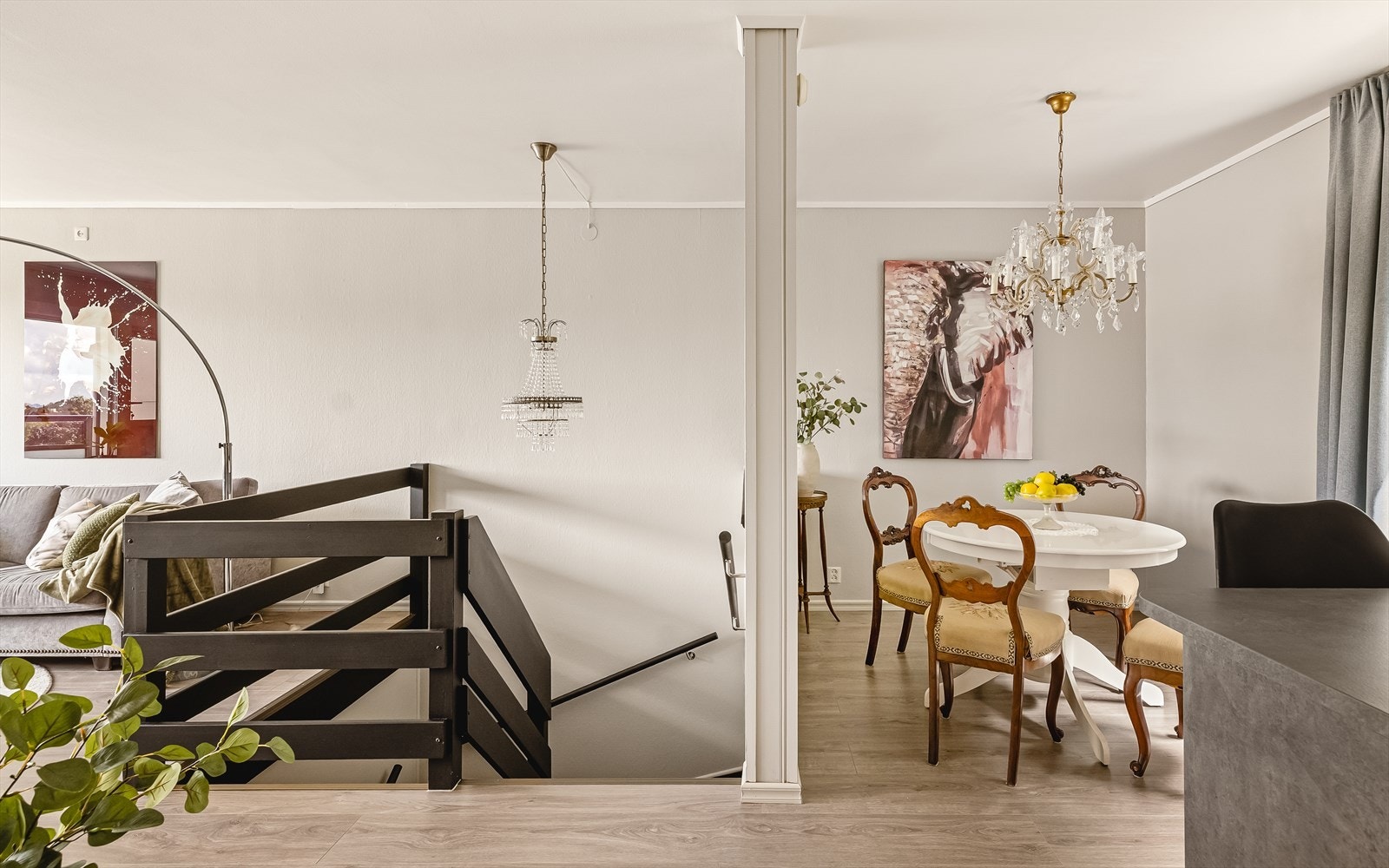 God plass til spisestue i tilknytning til både stue og kjøkken. Galleribilde