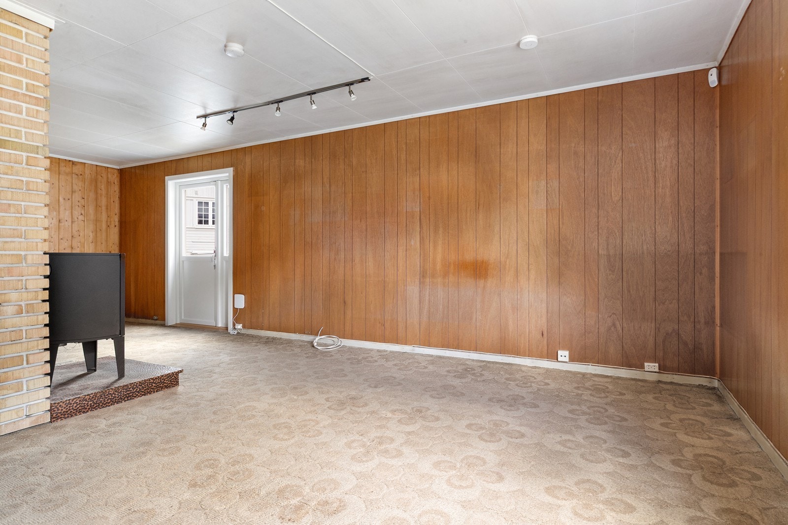 Fra stuen er det egen utgang til verandaen Galleribilde