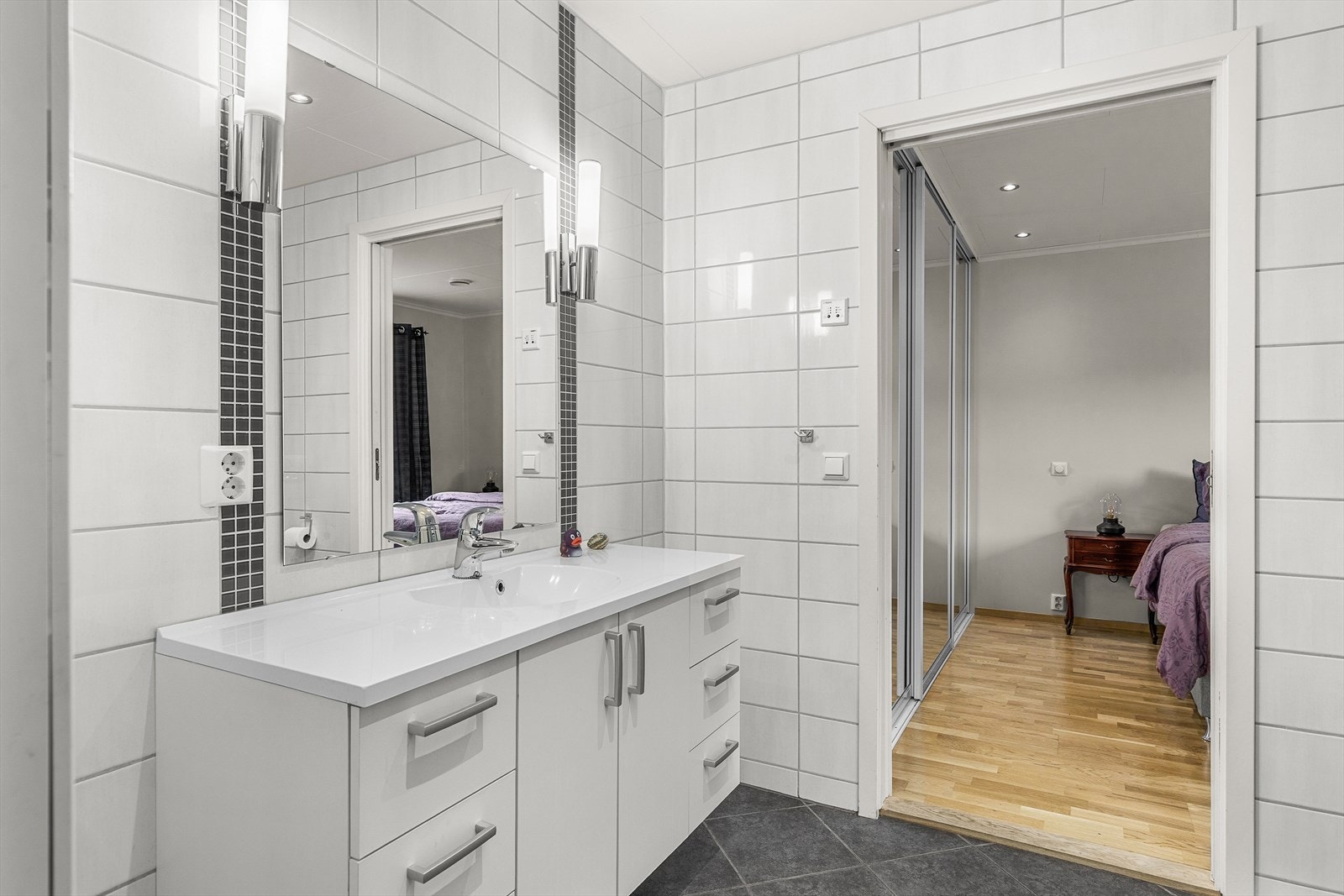 Lyst og tiltalende baderom på 8m². Galleribilde