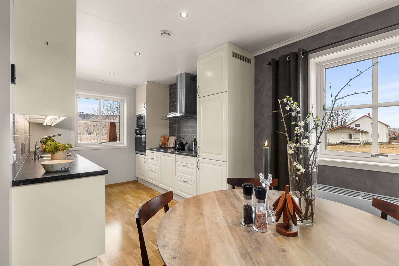 Kjøkkenet på 14m². Galleribilde