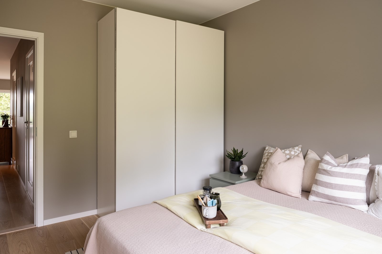 Mye plass til garderobe. Galleribilde