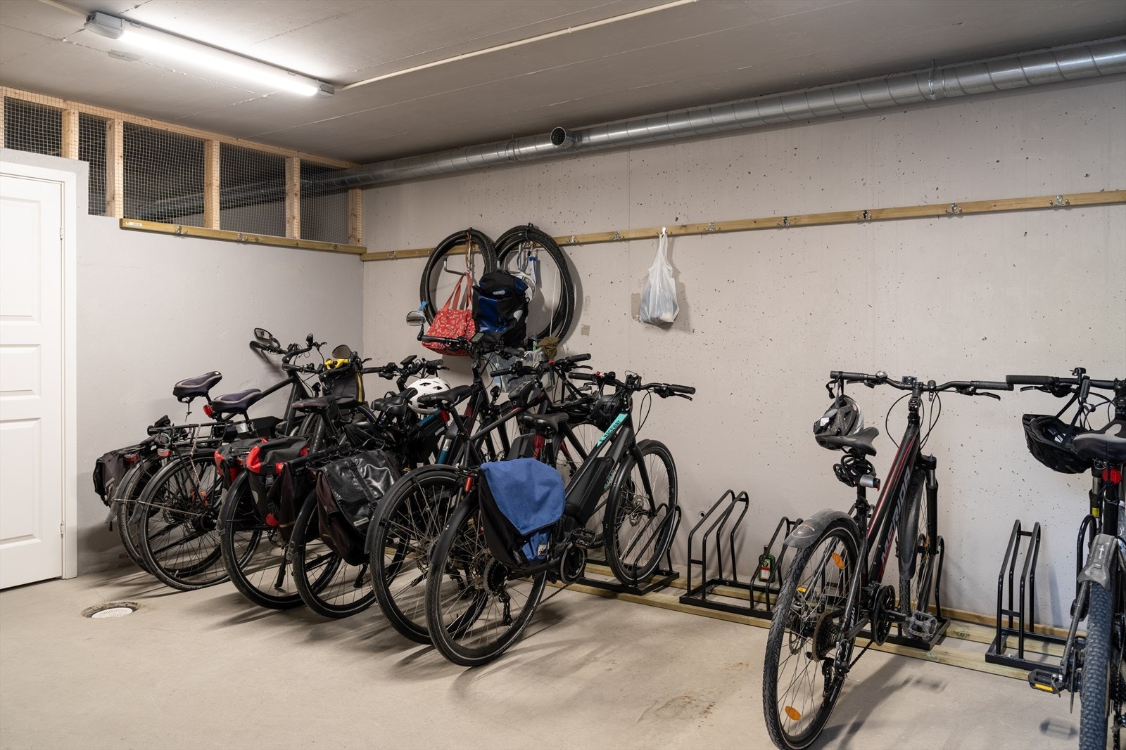 Felles sykkelparkering. Galleribilde