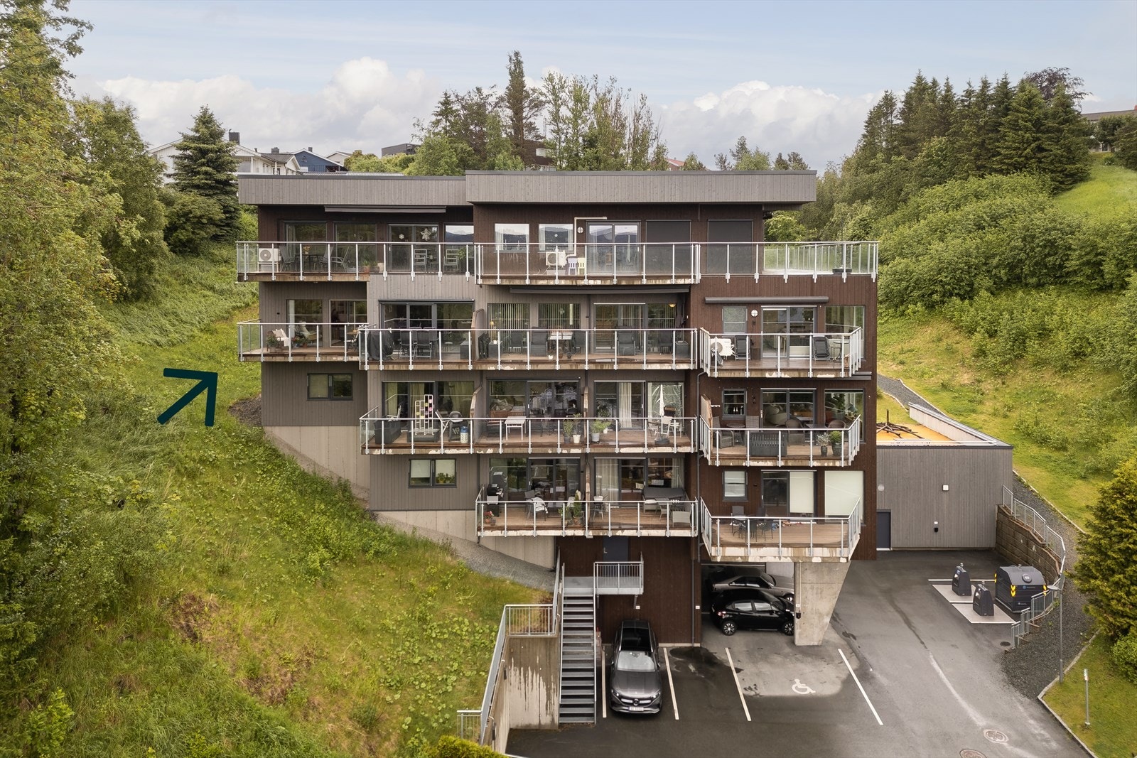 Boområdet er svært attraktivt for deg som ønsker å bo med naturen like utenfor døren, samtidig som bykjernen er ti minutter unna med bil. Galleribilde