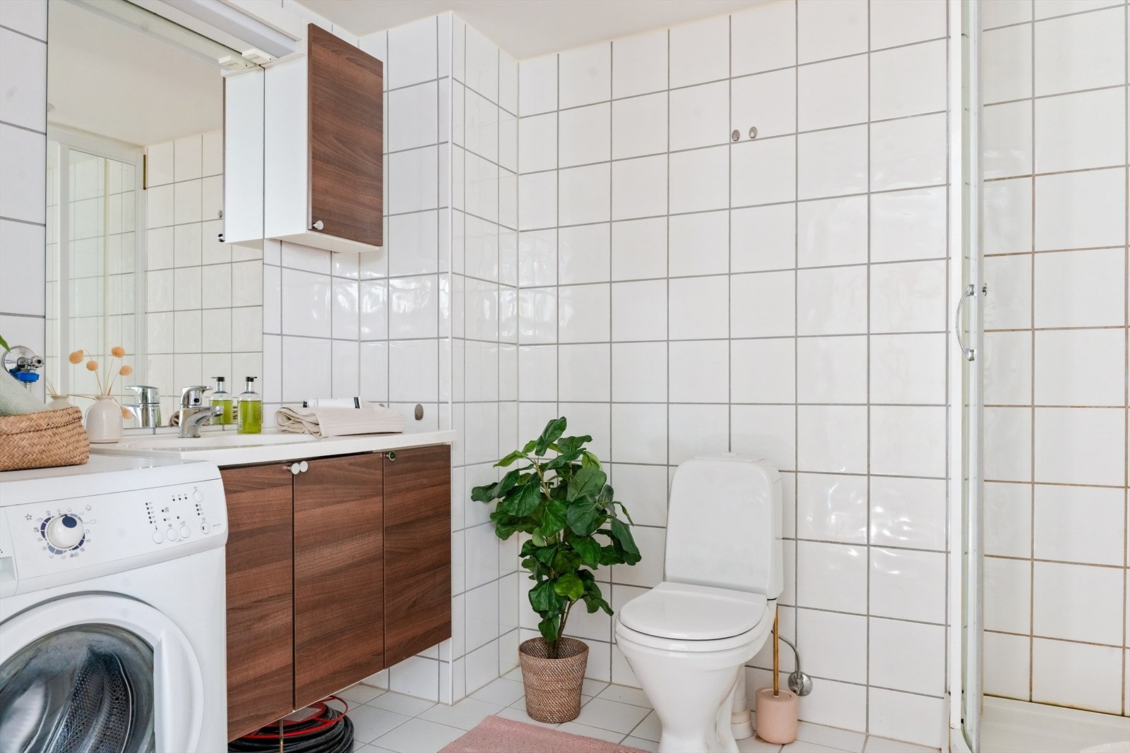 Helfliset bad med varme i gulv Galleribilde