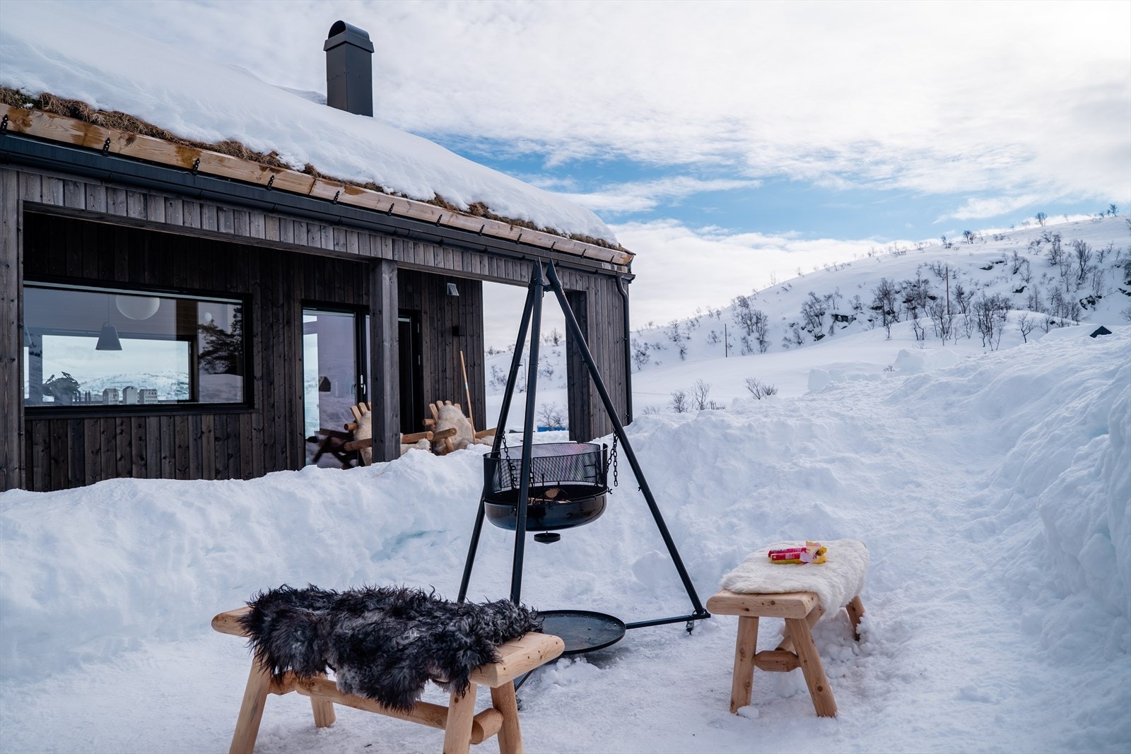 Uteplassen er et fint samlingspunkt etter en lang dag i fjellet. Galleribilde