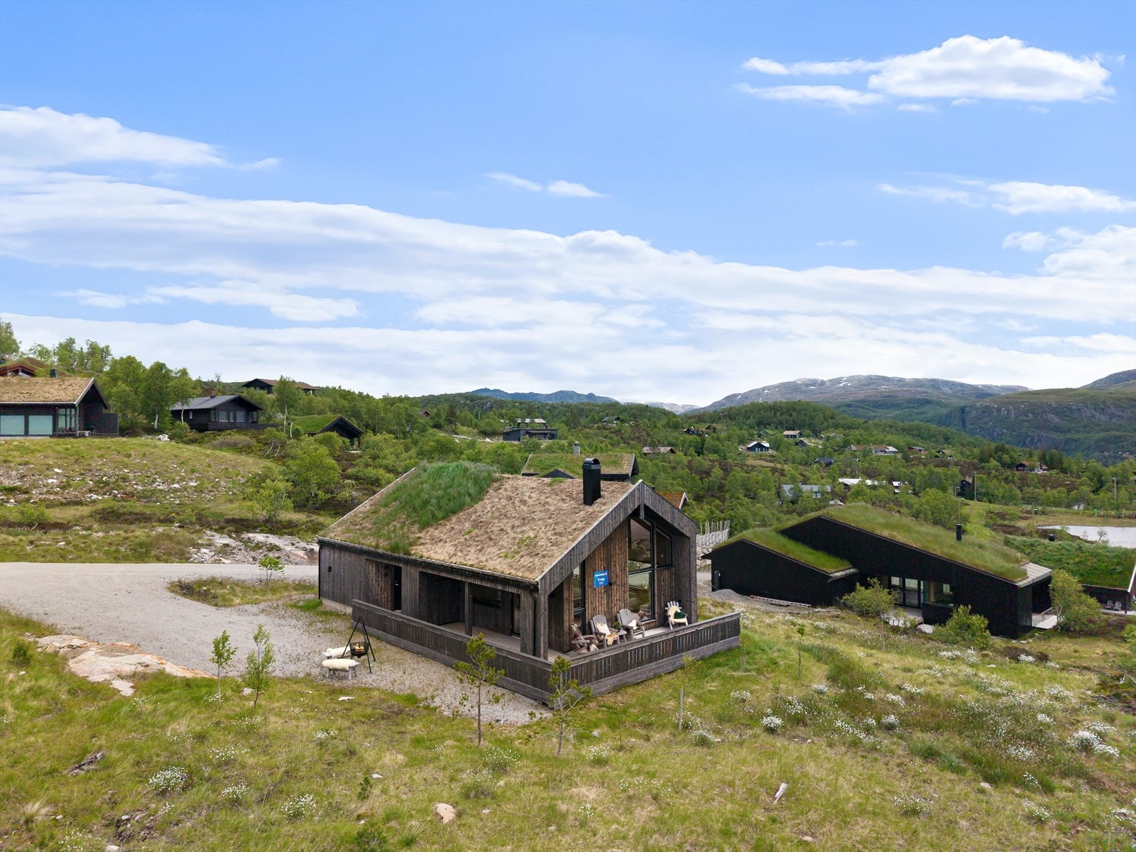 Fra hytta er det mulig å stå på ski ned til trekket i Ålsheia. Galleribilde